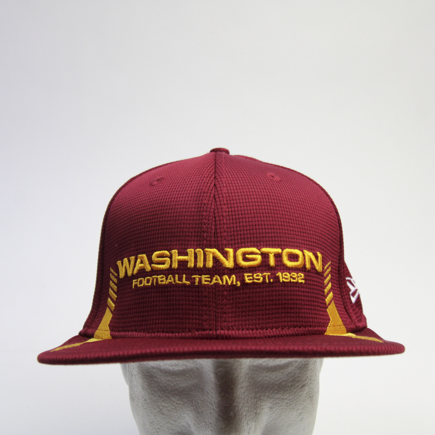 Футбольная шляпа. Шапка с орлом футбольная Вашингтон. Back hat