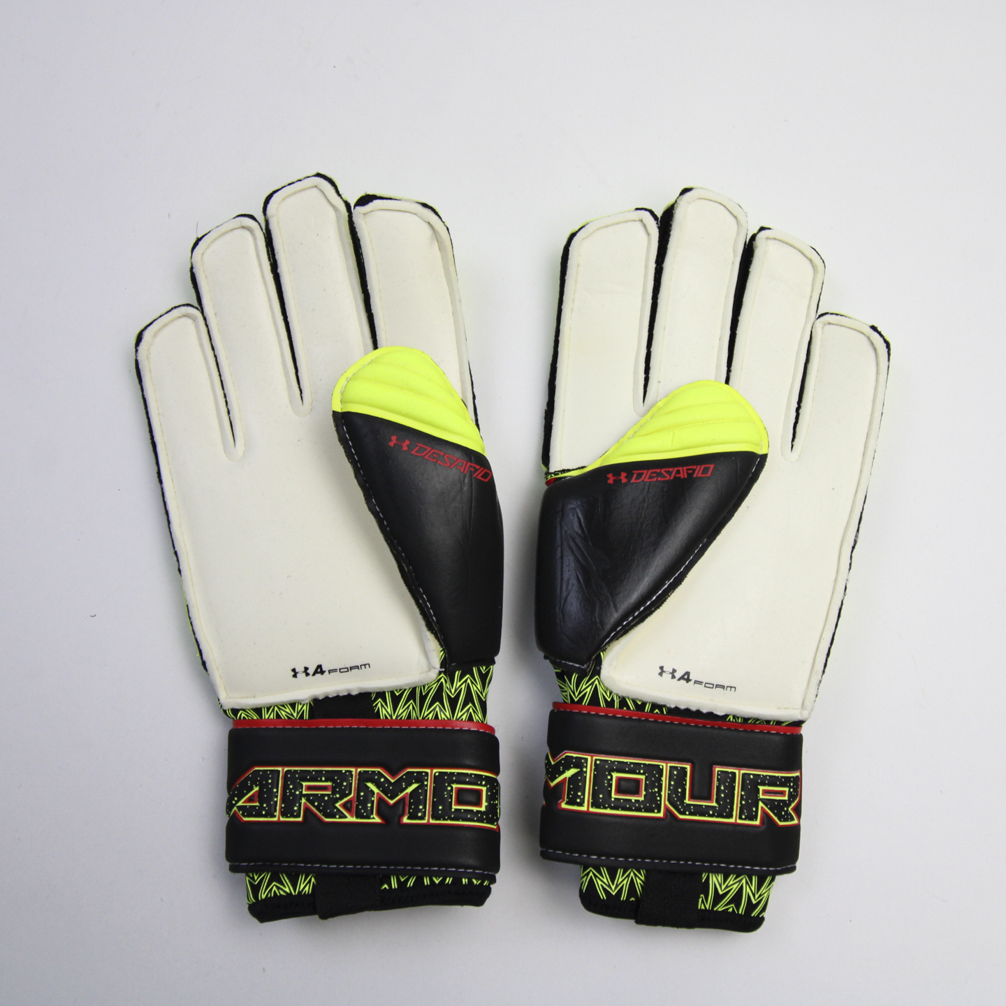 Under Armour Goal Keeper Gloves NEW in Packaging Hi-Vis Yellow/Black 