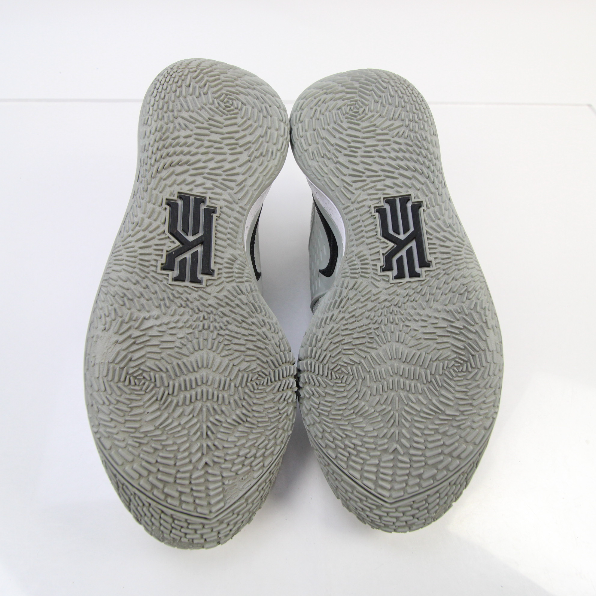 Nike Basketball Shoe Men's Gray Used No Insoles